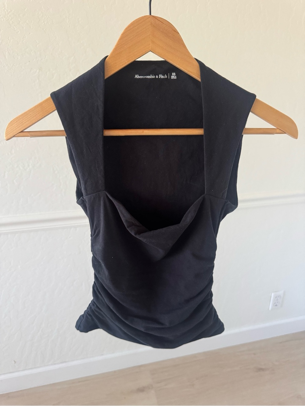 NWOT-Abercrombie & Fitch Black Sleeveless Cowl Neck Top Sz XS